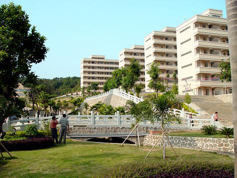 高州中學(xué)圖片