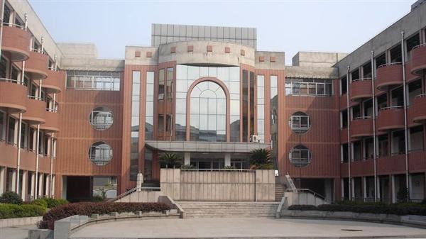杭州市采荷第二小學(xué)（采荷二?。?></a></li>
                  <li id=