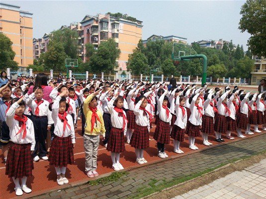 武漢市南湖第一小學(xué)（南湖一?。?></a></li>
                  <li id=
