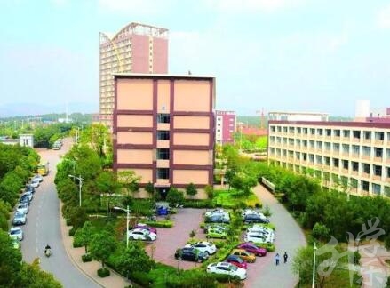 重慶市新華技工學(xué)校